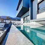 3980-magnifique Avec Piscine Villa *